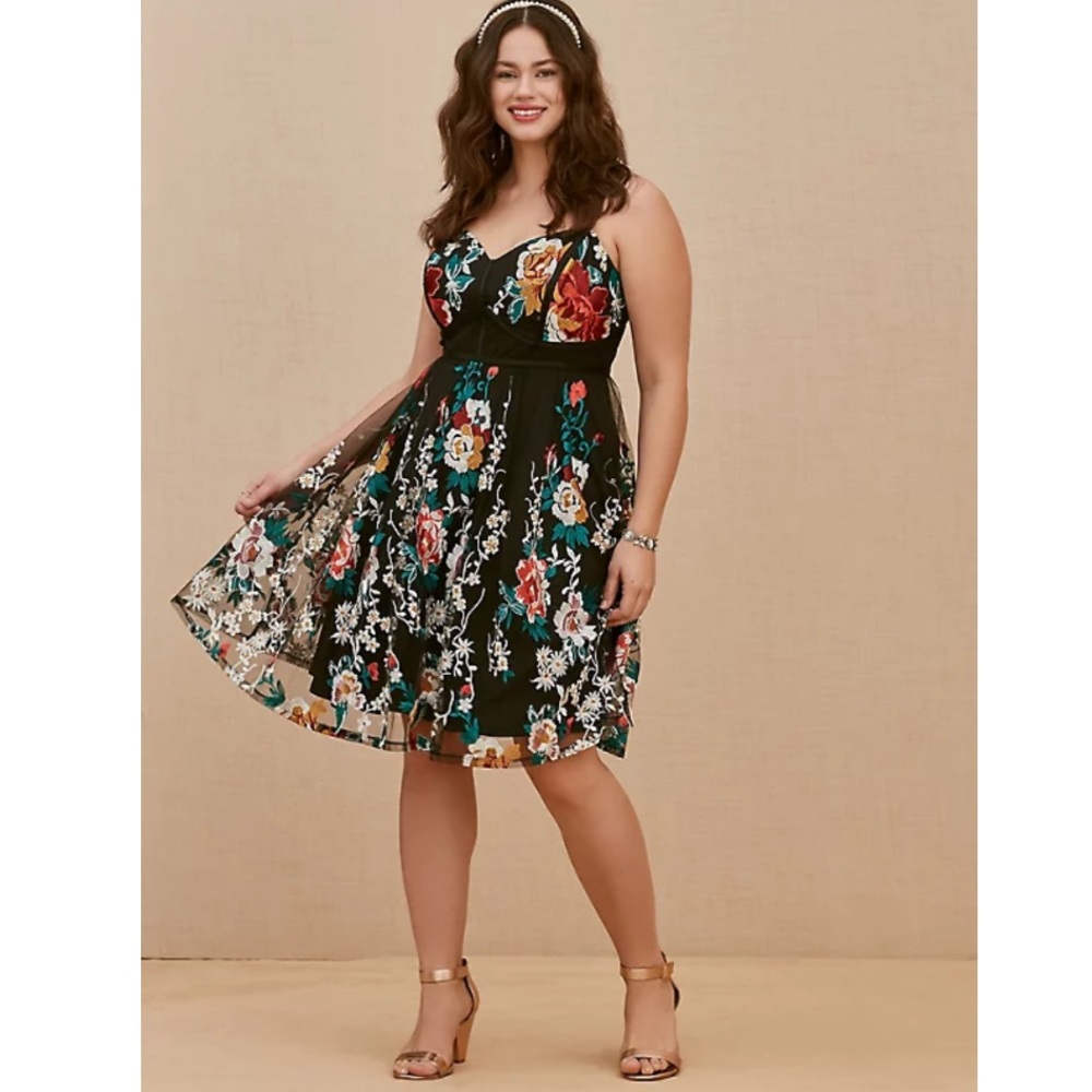 NWT TORRID EMBROIDERED FLORAL DRESS